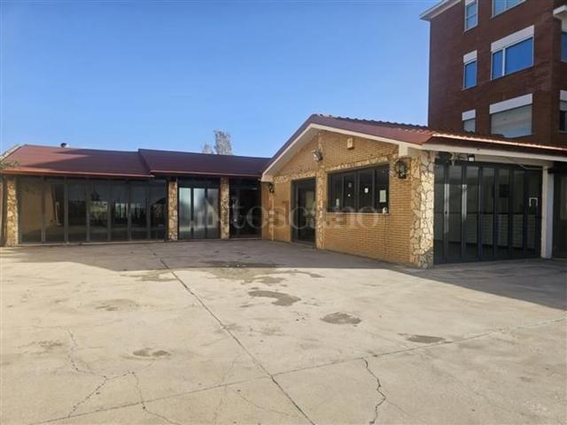 Locale Commerciale in vendita a Lido di Latina, Latina
