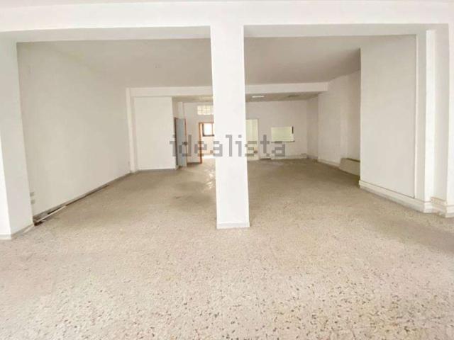 Locale Commerciale in vendita a Puglia, Lecce
