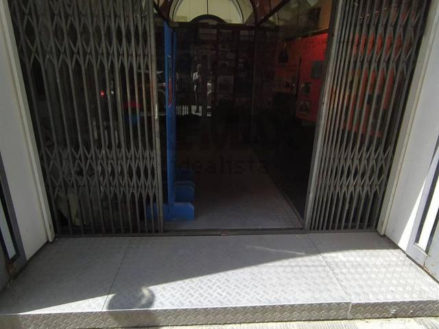 Locale Commerciale in vendita a Montevarchi, Toscana