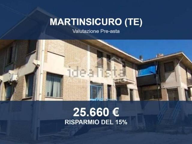 Locale Commerciale in vendita a Martinsicuro, Teramo