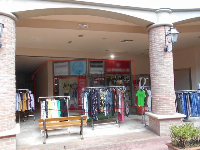 Locale Commerciale in vendita a Foiano Della Chiana, Toscana