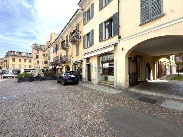 Locale Commerciale in vendita a Vigevano, Lombardia