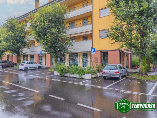 Locale Commerciale in vendita a Bareggio, Lombardia
