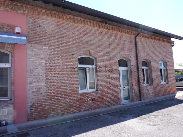 Locale Commerciale in vendita a Borgo Taliano, San Vito Al Tagliamento