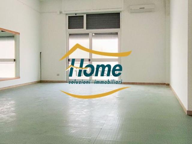 Locale Commerciale in vendita a Puglia, Bari