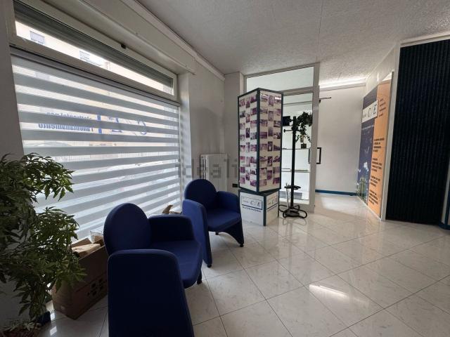 Locale Commerciale in vendita a Alessandria