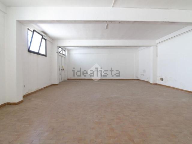 Locale Commerciale in vendita a Puglia, Brindisi