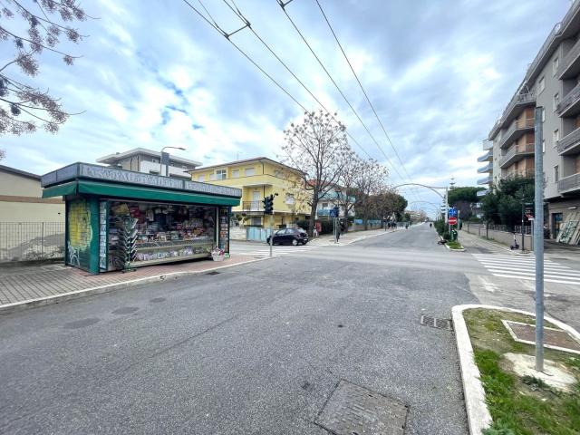 Locale Commerciale in vendita a Montesilvano, Abruzzo