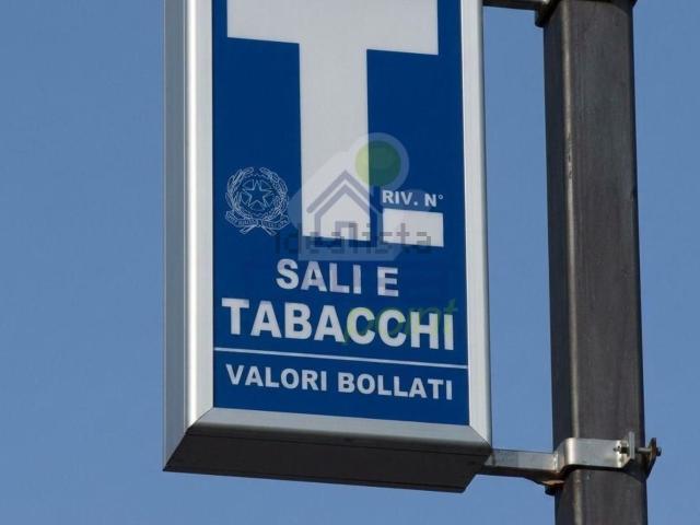 Locale Commerciale in vendita a Bassa Reggiana, Re