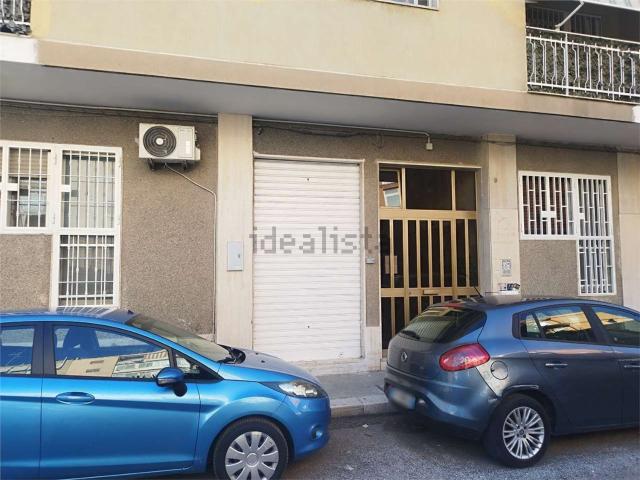 Locale Commerciale in vendita a Puglia, Bari