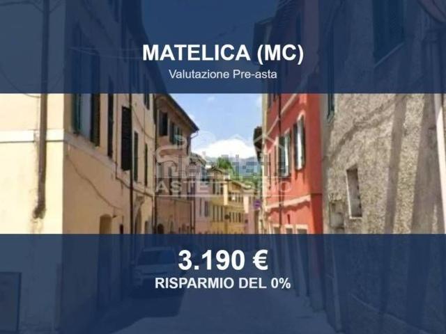 Locale Commerciale in vendita a Marche, Macerata