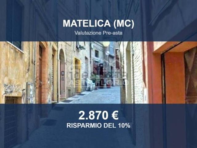 Locale Commerciale in vendita a Marche, Macerata