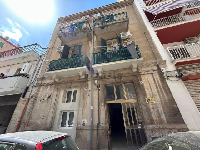 Locale Commerciale in vendita a Carrassi, Bari