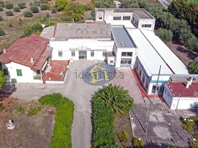 Locale Commerciale in vendita a Puglia, Bari