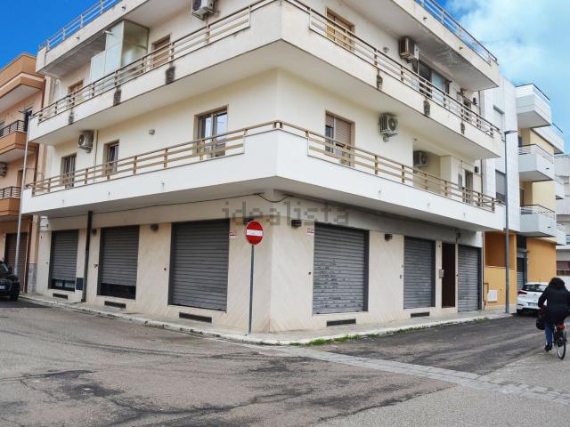 Locale Commerciale in vendita a Puglia, Taranto