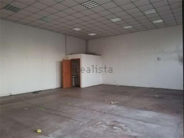 Locale Commerciale in vendita a Marche, Ancona