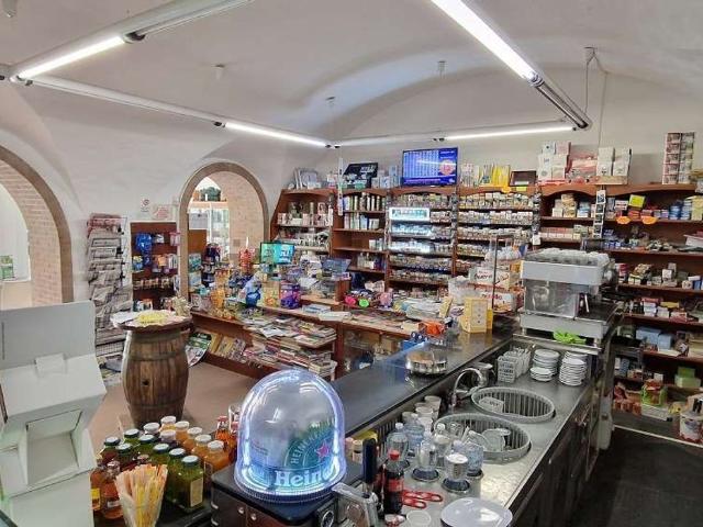 Locale Commerciale in vendita a Cenerente, Umbria