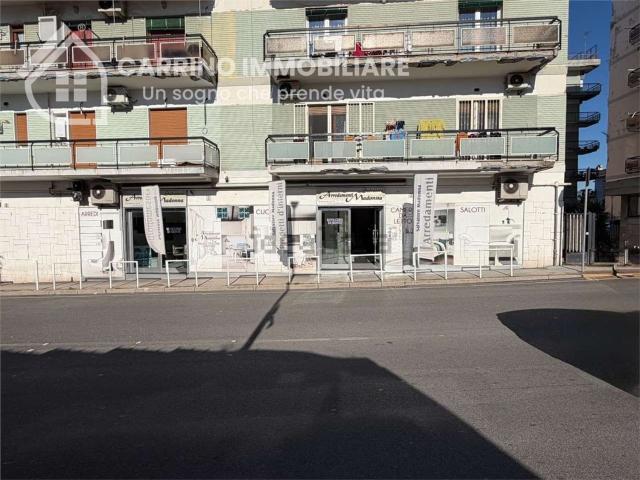 Locale Commerciale in vendita a Portici, Campania