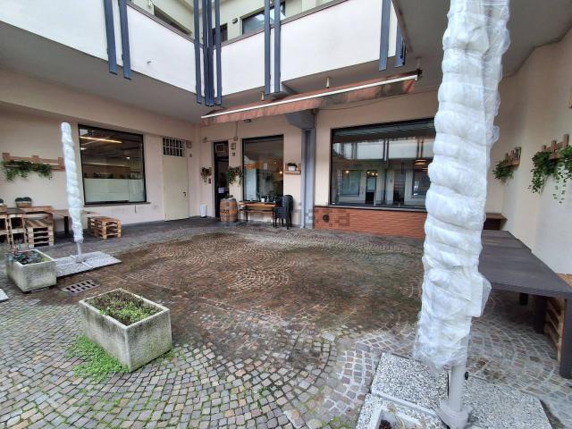 Locale Commerciale in vendita a Triulzo, San Donato Milanese