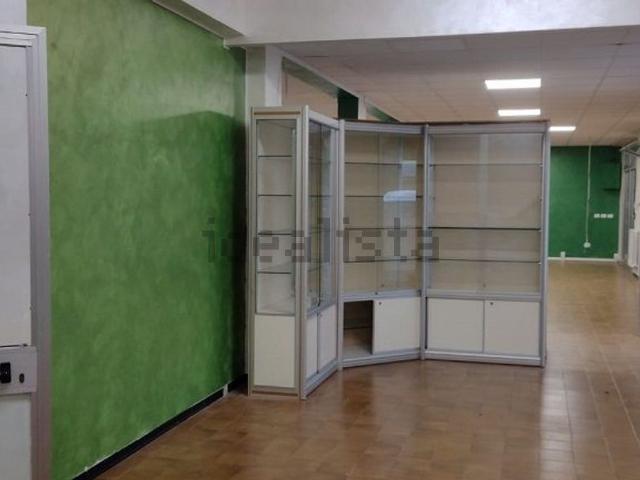 Locale Commerciale in vendita a Crocetta-San Lazzaro-Modena Est, Modena
