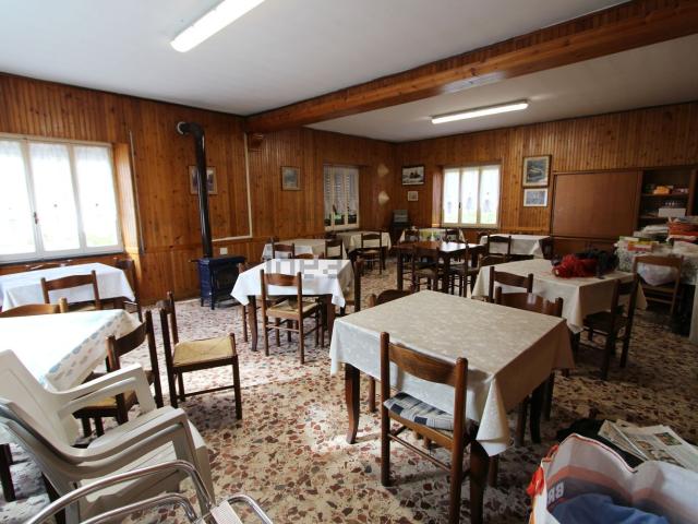 Locale Commerciale in vendita a Rezzoaglio, Liguria