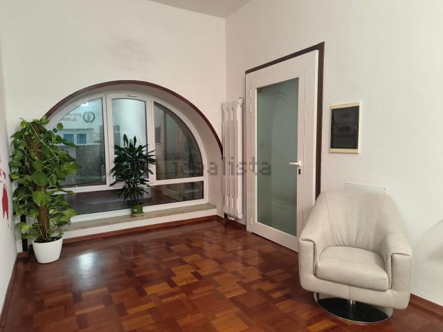 Locale Commerciale in vendita a Santo Stefano, Marche