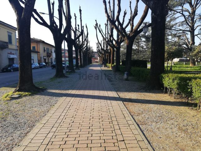 Locale Commerciale in vendita a Borgo San Lorenzo, Toscana