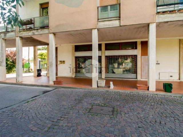 Locale Commerciale in vendita a Crema Nuova, Crema