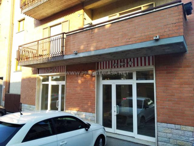 Locale Commerciale in vendita a Sant'Erminio, Cenerente