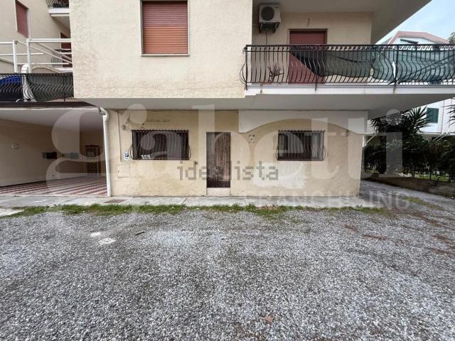 Locale Commerciale in vendita a Calabria, Catanzaro