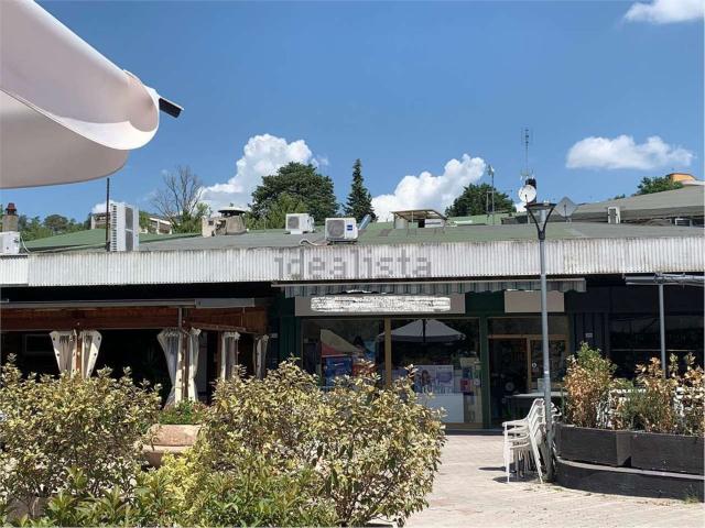 Locale Commerciale in vendita a Chiugiana, Corciano