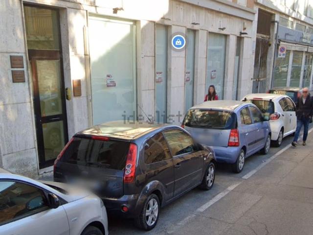 Locale Commerciale in vendita a San Benedetto, Cagliari