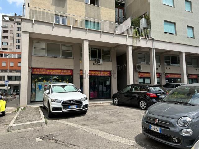 Locale Commerciale in vendita a Madonna Alta, Cenerente