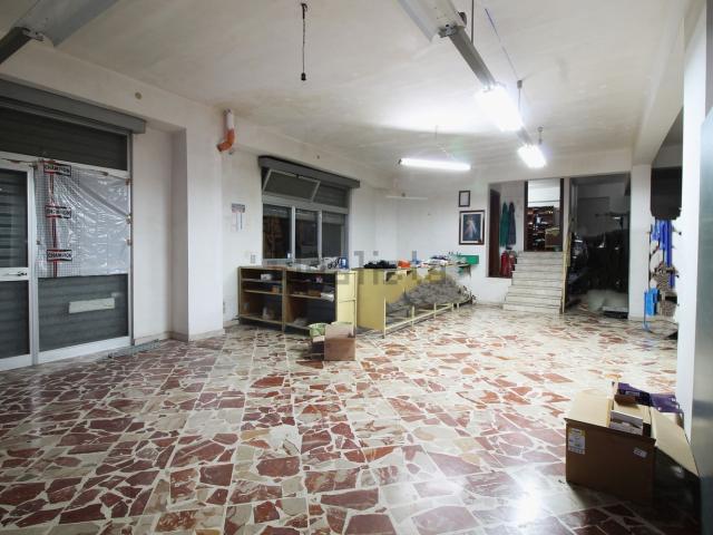 Locale Commerciale in vendita a Bagheria, Sicilia
