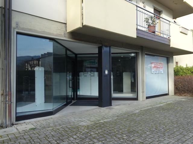Locale Commerciale in vendita a Pratovecchio Stia, Stia