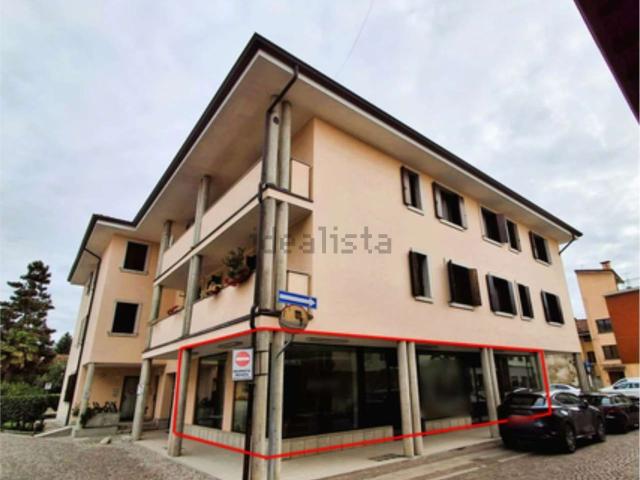 Locale Commerciale in vendita a Tavagnacco, Friuli-Venezia Giulia