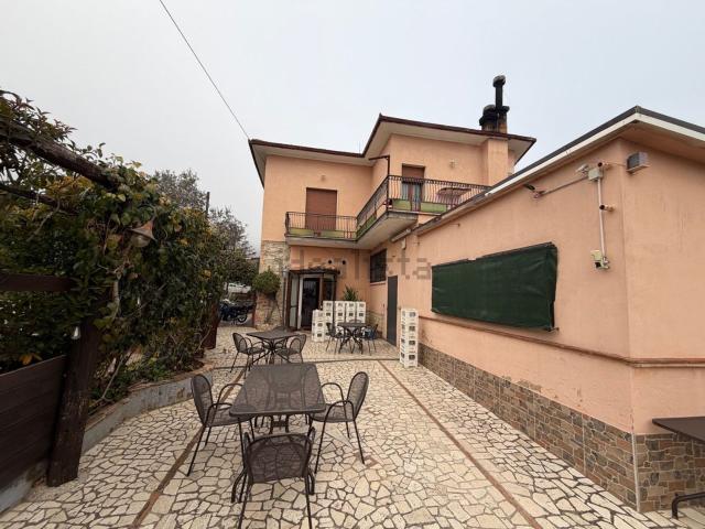 Locale Commerciale in vendita a Campitello, Terni