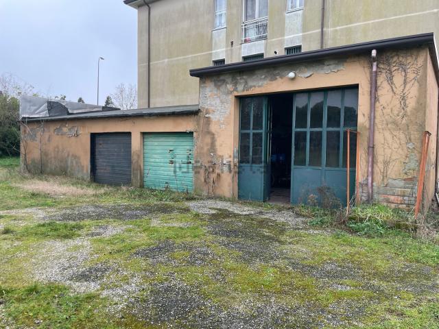 Locale Commerciale in vendita a Ravenna, Reggio Emilia