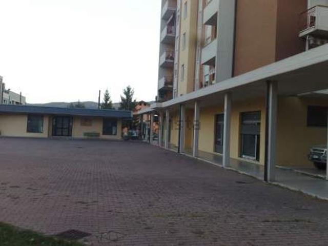 Locale Commerciale in vendita a San Leo Bastia, Umbria
