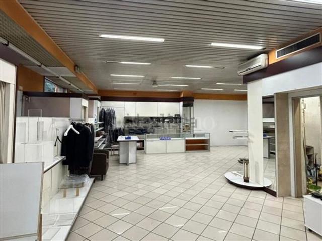 Locale Commerciale in vendita a Zona Ovest, Brescia