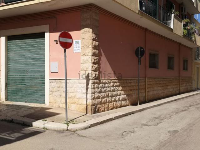 Locale Commerciale in vendita a Puglia, Bari