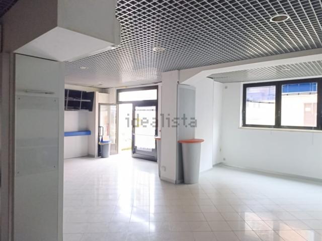 Locale Commerciale in vendita a Marche, Pesaro E Urbino