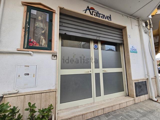 Locale Commerciale in vendita a Puglia, Lecce