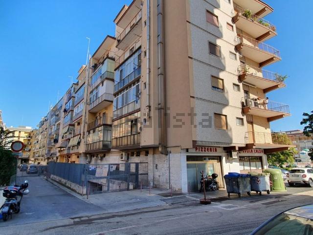 Locale Commerciale in vendita a San Pasquale, Bari