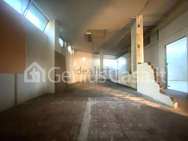 Locale Commerciale in vendita a Ospiate, Bollate