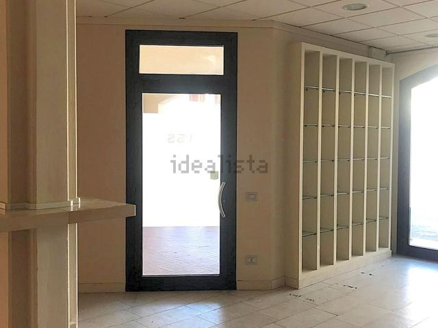 Locale Commerciale in vendita a Pieve A Nievole, Saette