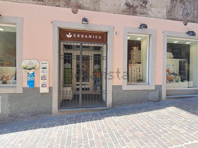 Locale Commerciale in vendita a Clusone, Lombardia