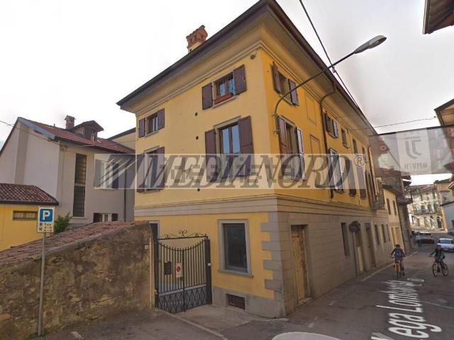 Locale Commerciale in vendita a Pontida, Lombardia