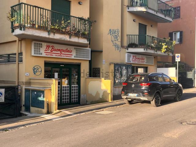 Locale Commerciale in vendita a Borgo Medievale, Roma Capitale
