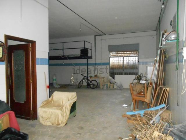 Locale Commerciale in vendita a Afragola, Campania